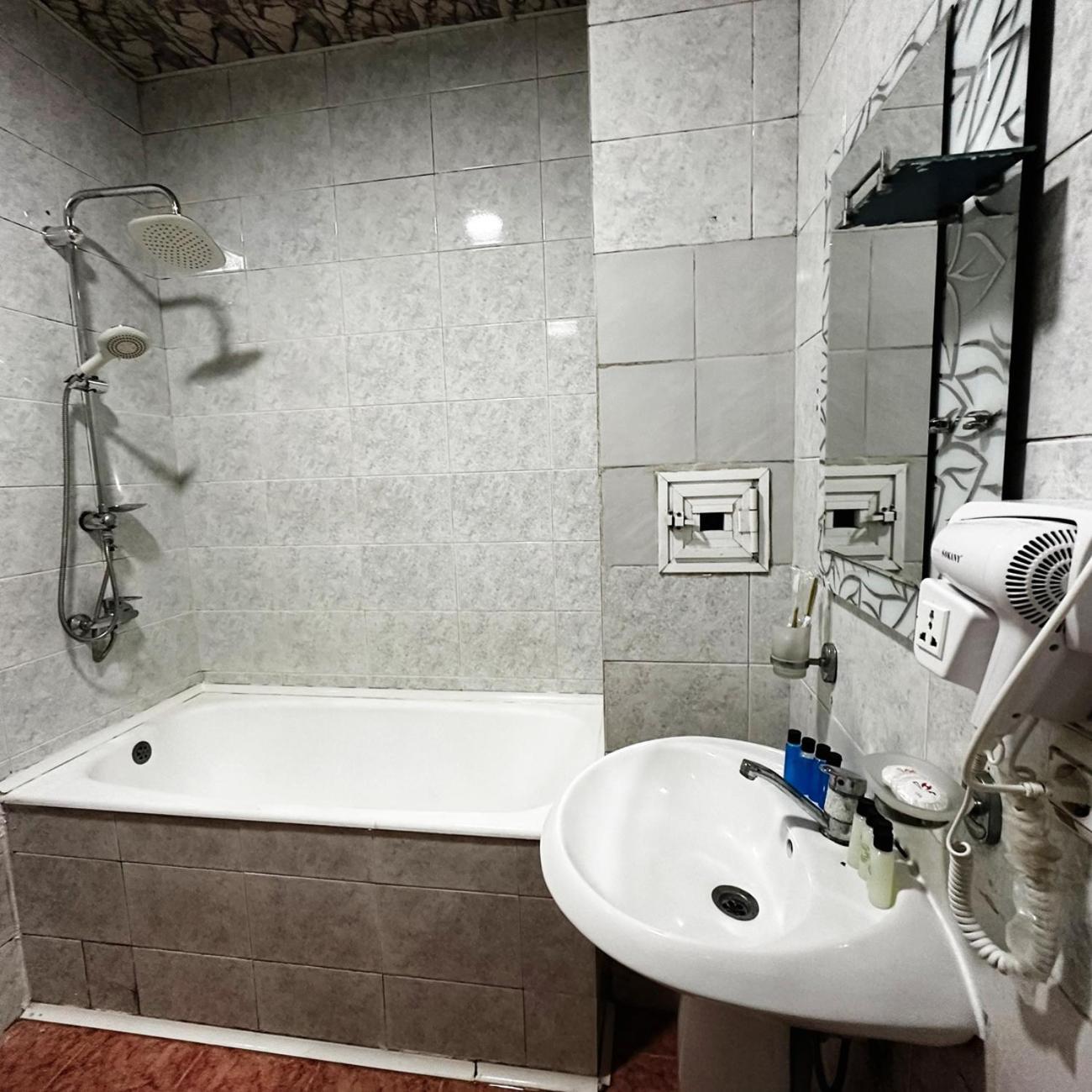 באקו Avi Hotel מראה חיצוני תמונה