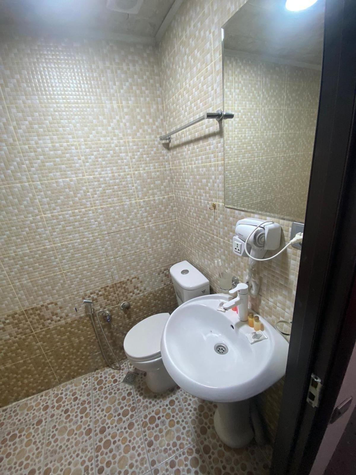 באקו Avi Hotel מראה חיצוני תמונה
